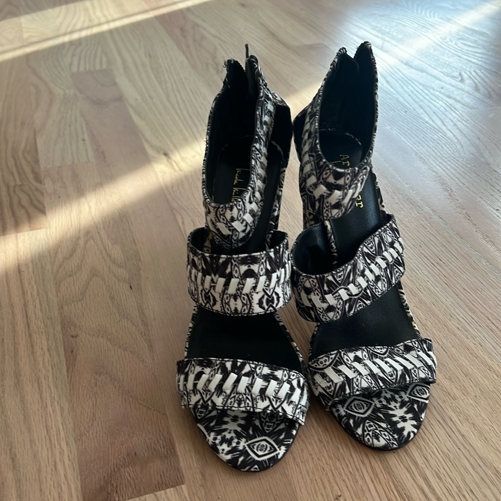 Tribal print Artelier Nicole Miller heels